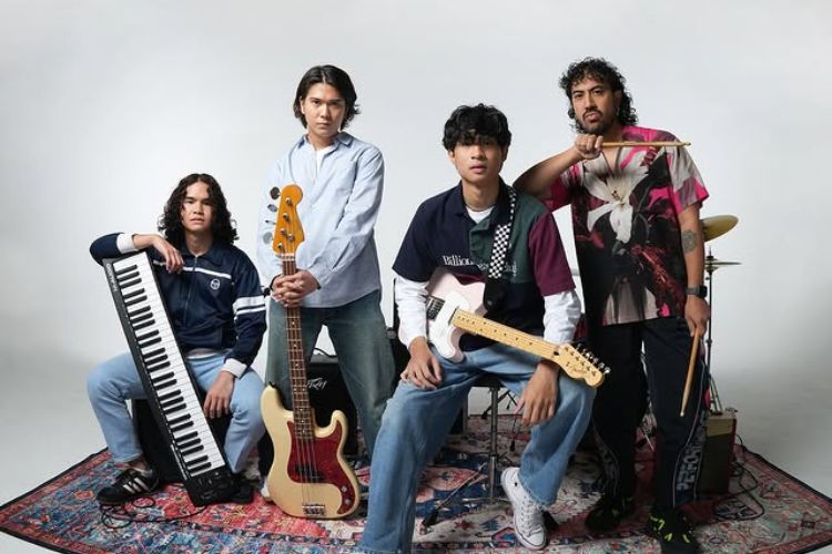 Inspirasi Outfit Ala Anak Band dari Film Perayaan Mati Rasa
